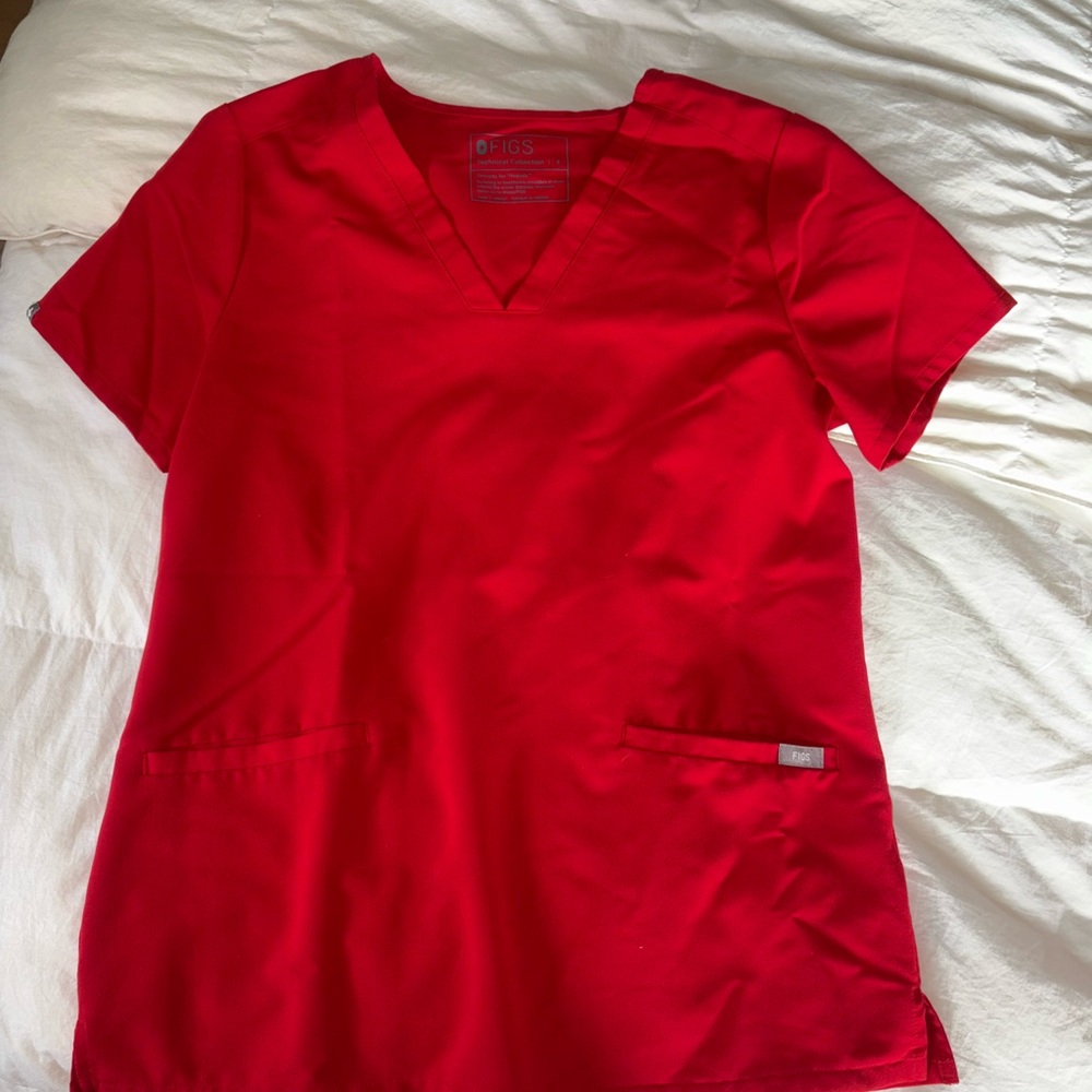Figs Winning Red Size small Casma Three pocket scrub top